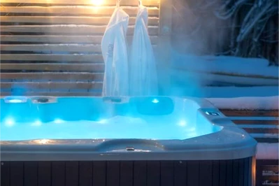 Relaks w jacuzzi – lepszy latem czy zimą?