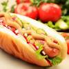 Hot-dogi z „Parówkami z szynki” i warzywami
