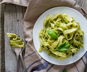 Tagliatelle z serowym pesto bazyliowym